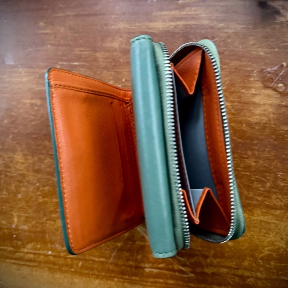 CELINE vintage trifold compact Leather wallet & zippered compartment in teal - Picture 3 of 5